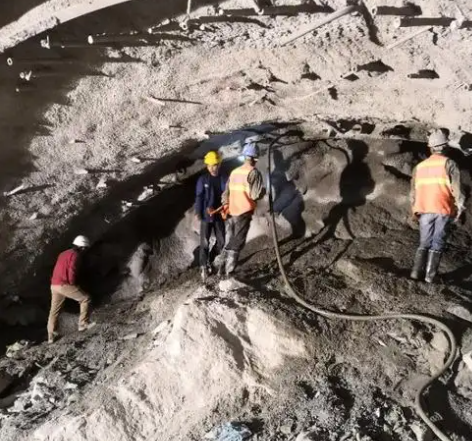 筠连拱顶带模注浆料的施工流程及注意事项